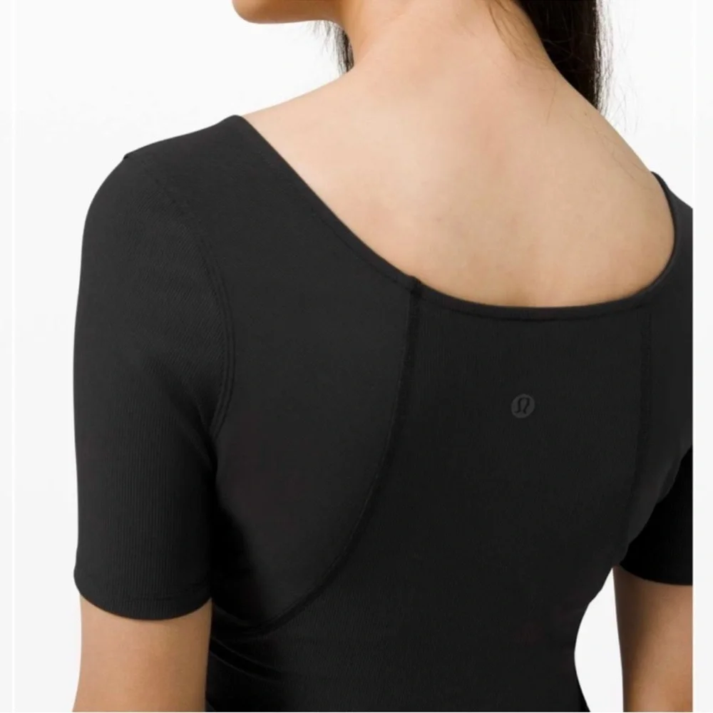 Lululemon Ribbed Contoured V-Neck Yoga Short Sleeve Size 2-4
